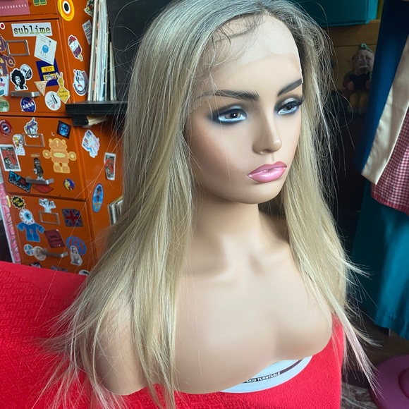 Lace front blonde wig with baby hair - Picture 3 of 12